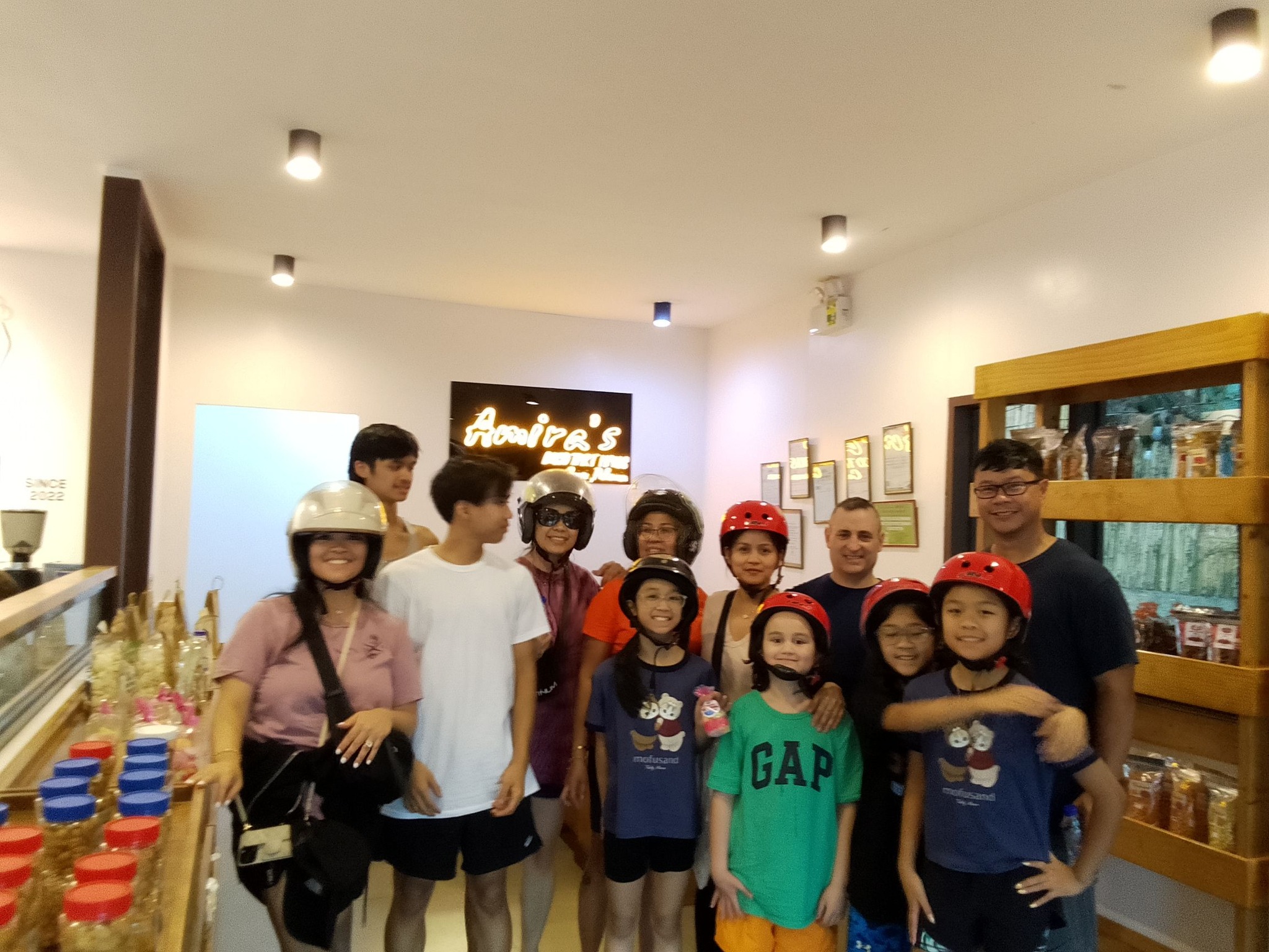 Cafe Ynani Cafe Ynani customers