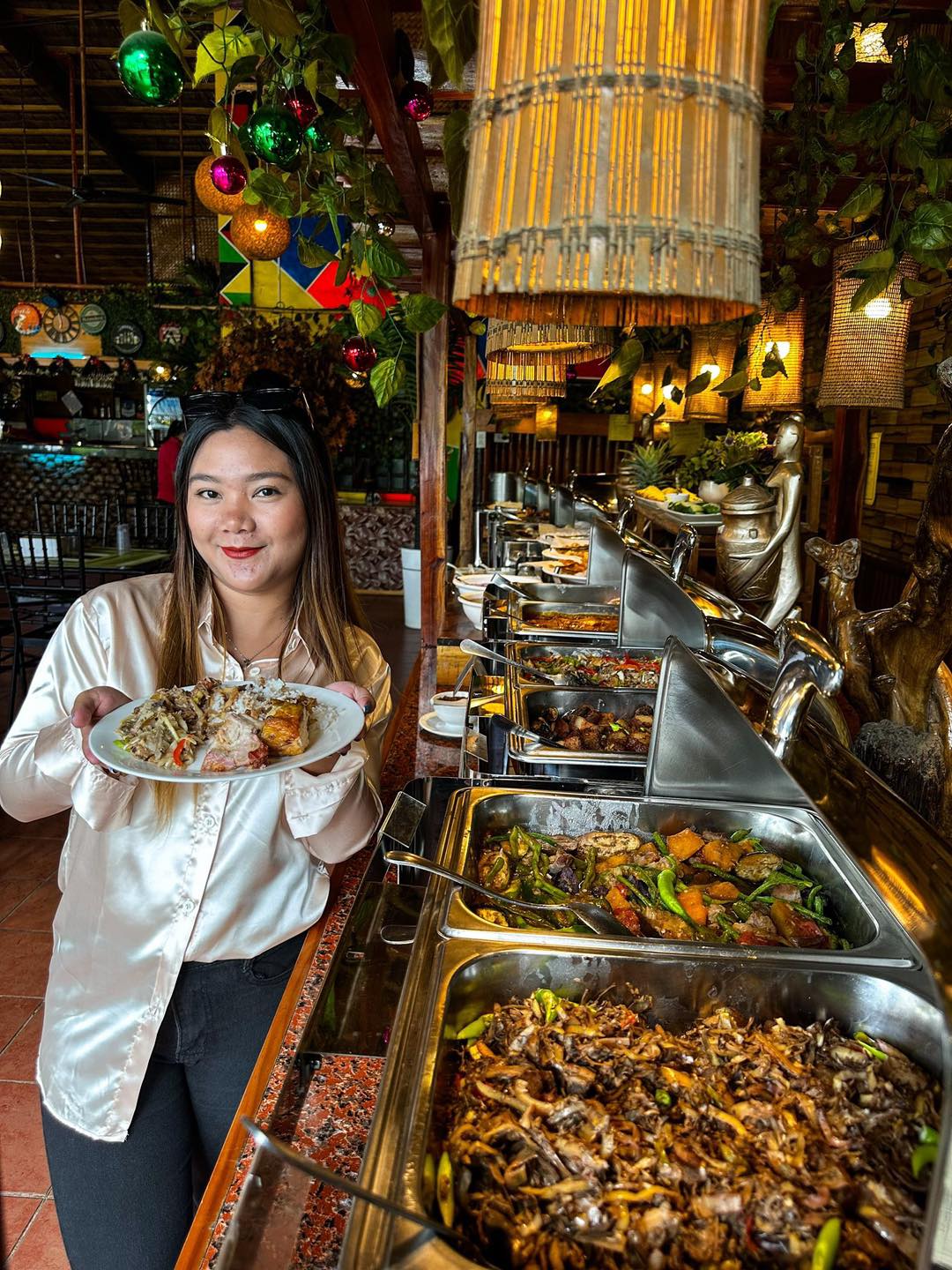 Isla Fiesta Buffet woman