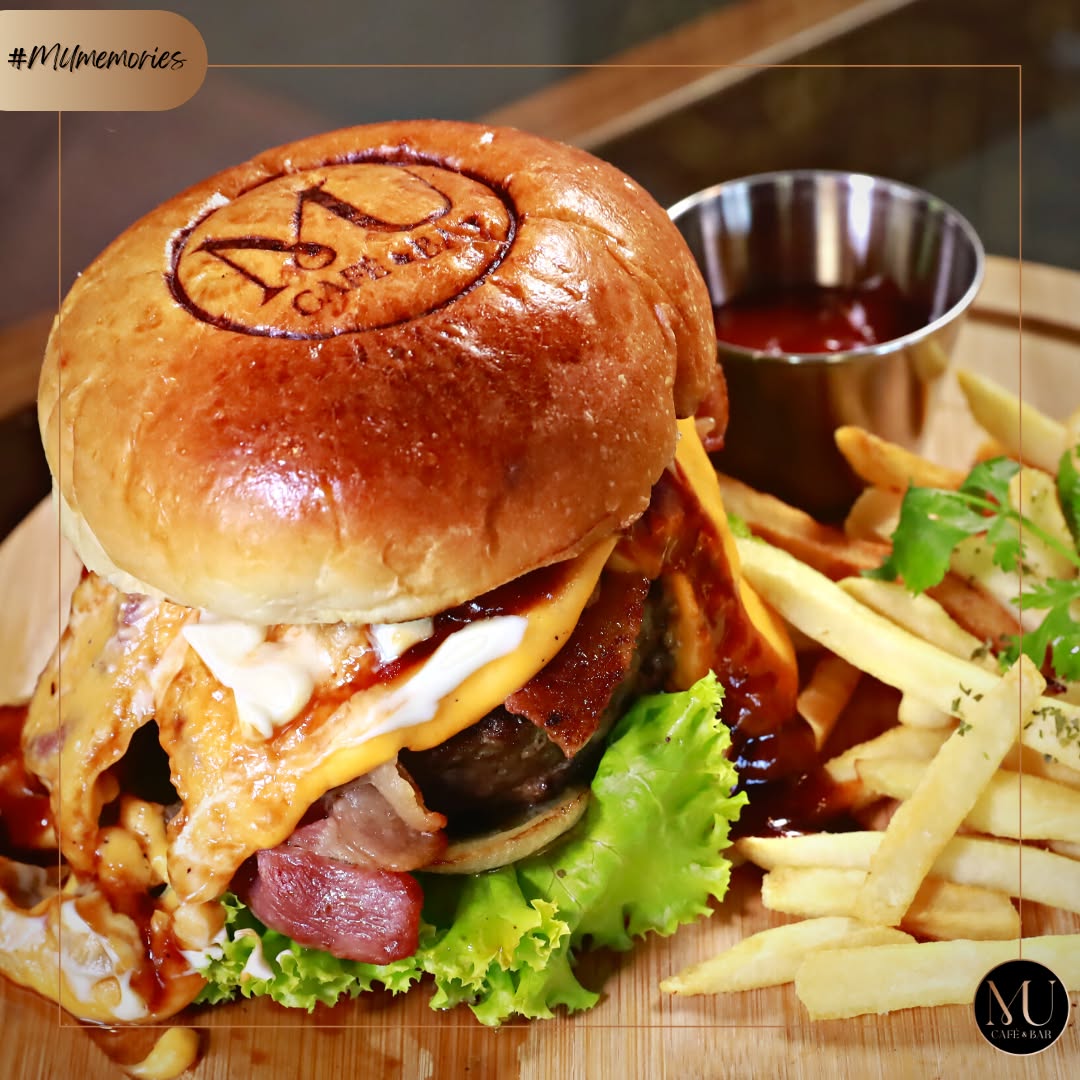 MeetUp Cafe Bar burger